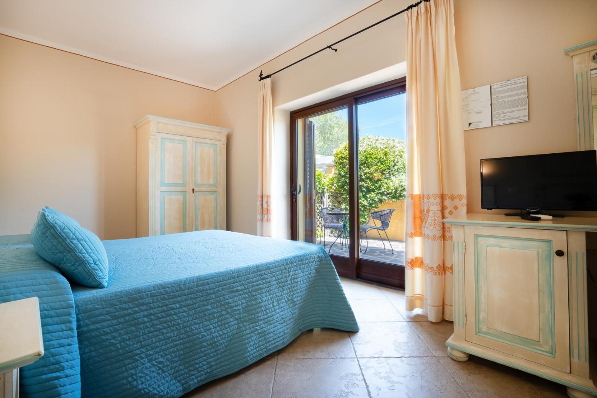 Hotel Lu Pitrali Сан-Теодоро Экстерьер фото