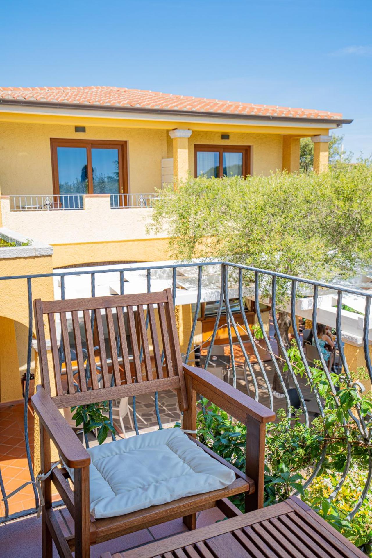 Hotel Lu Pitrali Сан-Теодоро Экстерьер фото
