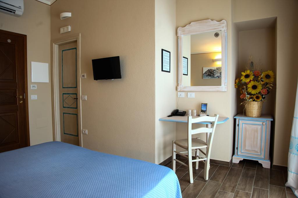 Hotel Lu Pitrali Сан-Теодоро Экстерьер фото